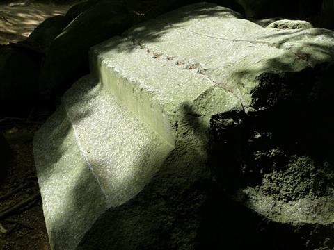 rmischer Steinbruch im Felsenmeer alte Bearbeitungsspuren