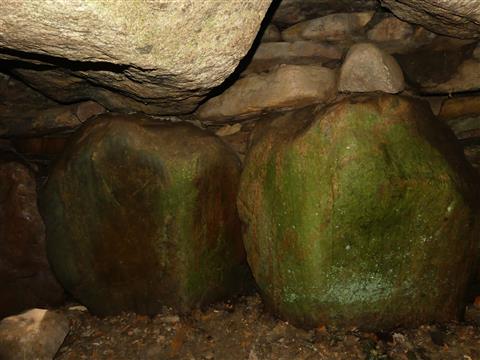 Im Idstedter Großsteingrab Räuberhöhle