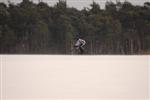 Radfahrer im wehenden Schnee