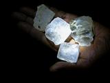Kristall-Steinsalz in Afrikanischer Hand