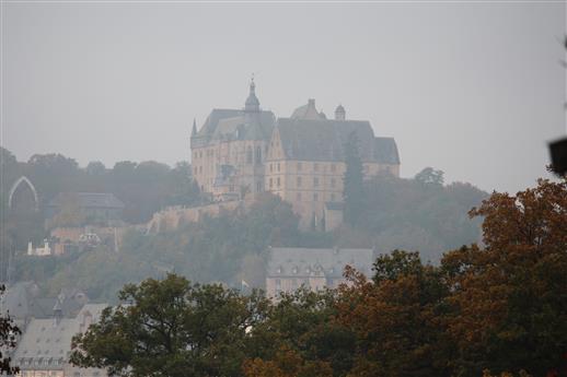 Landgrafenschloss an einem dunstigen Herbstnachmittag