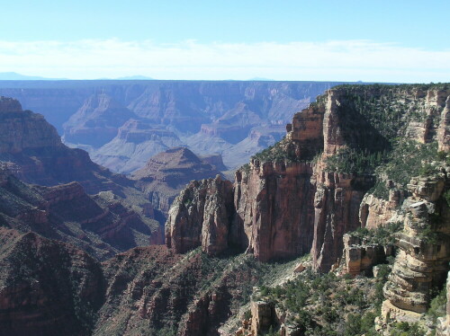 Blick vom North Rim in den Grand Canyon

Aufnameort: Arizona, USA
Kamera: Olypmus Camedia C-750 UltraZoom