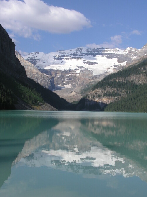 Lake Louise im Banff Nationalpark

Aufnameort: Alberta, Kanada
Kamera: Olympus Camedia C-750 UltraZoom