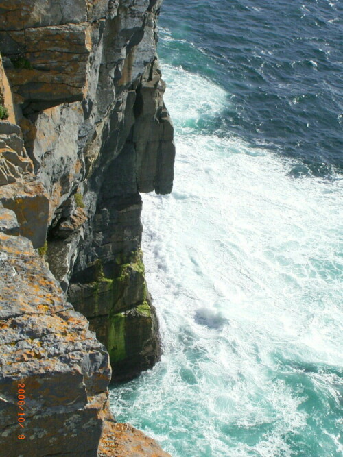 Steilküste auf der Insel< Aran Islands>, Irland

Aufnameort: Irland Küste
Kamera: RICOH Caplio RX