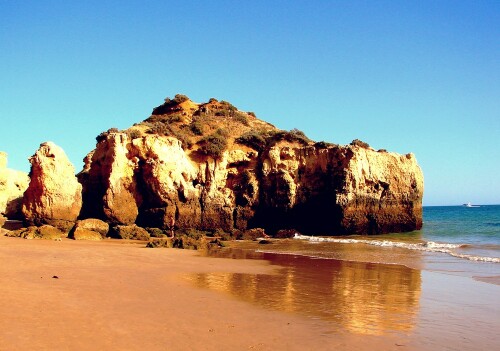 Felsformation in der Abendsonne

Aufnameort: Portugals Felsalgarve nahe Albufeira
Kamera: Sony Cybershot DSC H1