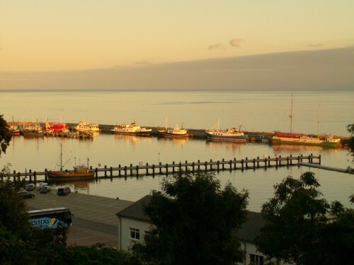 Das ist der Sassnitzer Hafen in seiner ganzen Schönheit

Aufnameort: Sassnitz
Kamera: HP510 Smart