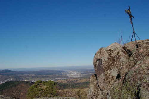 Das Nauturschutzgebiet Lautenfelsen liegt bei Gernsbach-Lautenbach. Es liegt um 500 m hoch und besteht aus Granit.
Von hier hat man herrliche Ausblicke in das vordere Murgtal, das sich schon zum Rheintal hin öffnet. Von Lautenbach braucht man ca. 1,5 Std durch das Steintal bis oben.

Aufnameort: Gernsbach- Lautenbach
Kamera: Nikon D50