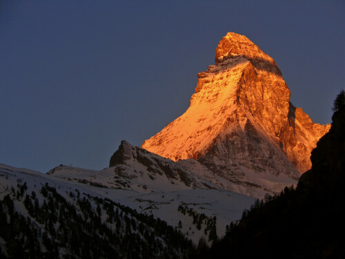 ein Sonnenaufgang in Zermatt mit Blick auf das Matterhorn

Aufnameort: Zermatt
Kamera: SAMSUNG Pro 815