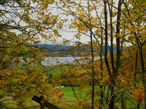 

Aufnameort: Am südöstlichen Teil des Mjösa-Sees, Norwegens größtem Binnensee, 04.10.2008
Kamera: Canon Power Shot A620 1/160; 4,0; 7,3mm