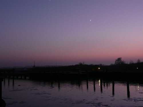 Abendspaziergang auf der Insel Hiddensee

Aufnameort: Hafen Kloster, Hiddensee
Kamera: Panasonic, DMC-TZ2