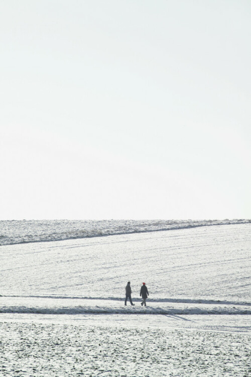 ein junges Paar spazier über schneebedeckte Felder

Aufnameort: Odenwald
Kamera: Kodak DCSpro SLRc