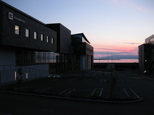 Blick von Reykjaviks Bankenviertel Richtung Akranes

Aufnameort: Reykjavik, Island, 2009, 03:30 Uhr
