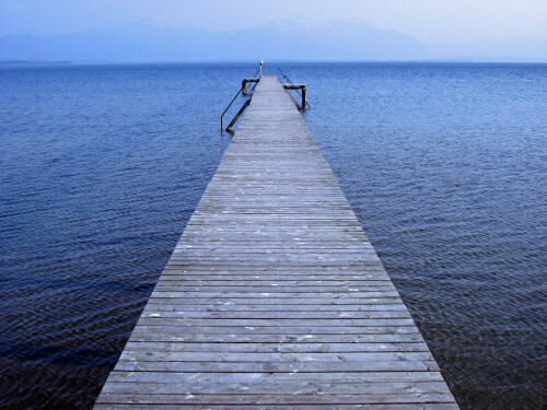 Der Chiemsee mit Steg in Seebruck/Oberbayern.

Aufnameort: Oberbayern
Kamera: Canon Ixus 800