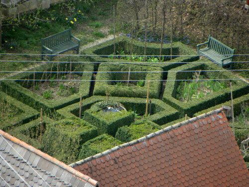 Kleiner Garten in der Stadt Nördlingen, aufgenommen vom Kirchturm "Daniel" aus

Aufnameort: Nördlingen
Kamera: Nikon Coolpix P 90