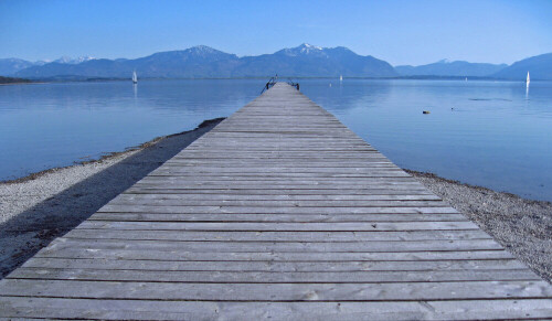 Der Chiemsee mit Steg in Seebruck/Oberbayern.

Aufnameort: Oberbayern
Kamera: Canon Ixus 800