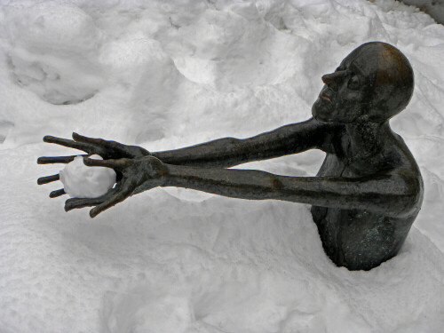 Skulptur im Schnee in Ilmenau

Aufnameort: Ilmenau
Kamera: Nikon Coolpix P 90