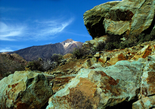 Die blauen los Azulejos-Felsen vor dem Pico del Teide (Tenerife).

Aufnameort: Las Canadas-Ebene im gleichnamigen Nationalpark, Tenerife, Kanarische Inseln.
Kamera: Panasonic DMC-FZ200