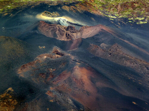 Die als Nasenlöcher des Teide bezeichneten Eruptionsorte im Südwesten des Hauptgipfels.

Aufnameort: Tenerife, Kanarische Inseln.
Kamera: Panasonic DMC-FZ200