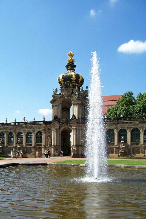 das Kronentor des Dresdner Zwinger

Aufnameort: Dresden
Kamera: Kodak Z980