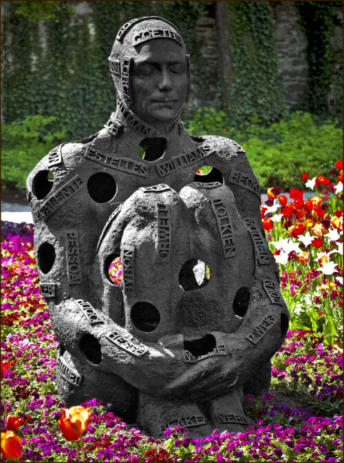 Skulptur von -Jaume Plensa- auf der BUGA in Koblenz

Aufnameort: Koblenz,Bundesgartenschau,Blumengarten am Deutschen Eck
Kamera: Canon, D5