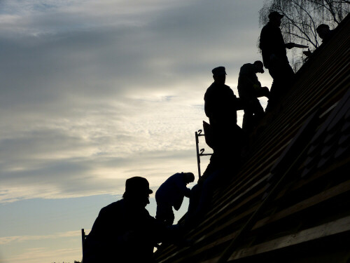 hand-in-hand-arbeit-dachdecken-6679.jpeg