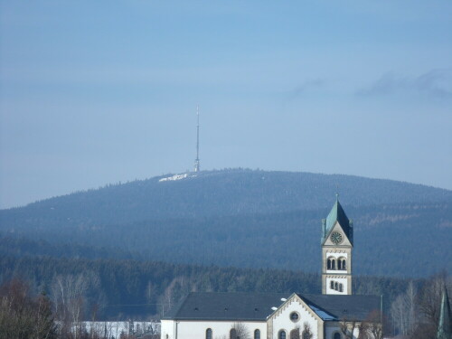 ochsenkopfsender-u-kirche-von-mehlmeisel-ifg-6997.jpeg