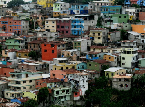 Größte Stadt in Ecuador, ca. 2,5 Mio. Einwohner. Die zentralen Hügel und ihre Bebauung wurden aufwändig restauriert; als Tourist sieht man das Farbenfrohe und exotisch Aufregende; die slums bleiben den Blicken der Touristen in der Regel entzogen.

Aufnameort: Guayaquil, Santa Ana
Kamera: Canon Power Shot A620 1/200; 4,0; 21,7mm