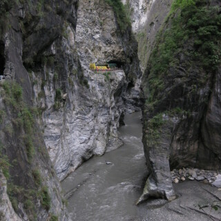 reisebusse-im-taroko-nationalpark-8034