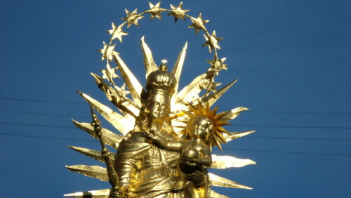 die-krone-der-mariensaule-im-sonnenlicht-7537.jpeg