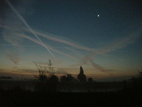 zivilgesellschaftlich-beschadigter-morgenhimmel-7560.jpeg