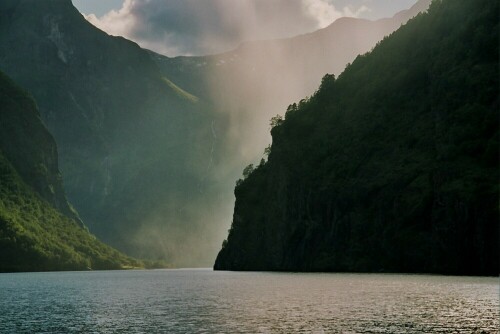 

Aufnameort: Sognefjord Norwegen
Kamera: Nikon Coolpix 5100