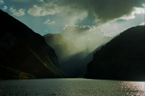 

Aufnameort: Sognefjord Norwegen
Kamera: Nikon Coolpix 5100