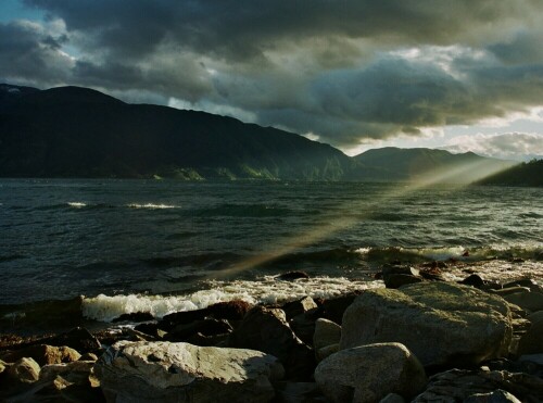 

Aufnameort: Sognefjord Norwegen
Kamera: Nikon Coolpix 5100