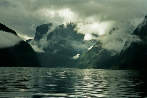 

Aufnameort: Sognefjord Norwegen
Kamera: Nikon Coolpix 5100