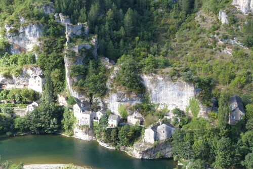 Das malerische Castelbouc am Tarn in Südfrankreich.

Aufnameort: Tarn/Südfrankreich
Kamera: Lumix FZ 48