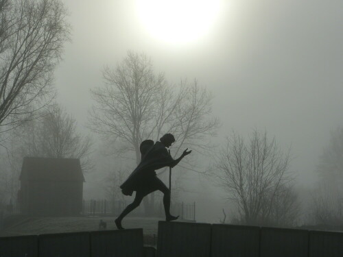 jakobspilger-statue-im-nebel-9509.jpeg