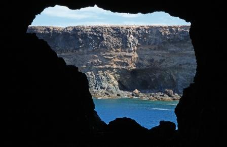 grottenblick-caleta-negra-10325.jpeg