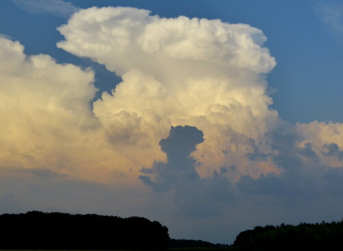 gewitterwolke-mit-wetterhexe-11260.jpeg