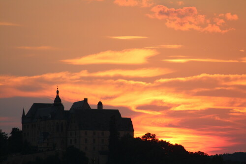 Abendrot über Marburg

Aufnameort: Marburg
Kamera: Canon EOS 1/320; 6,3; 250,0mm; ISO 200