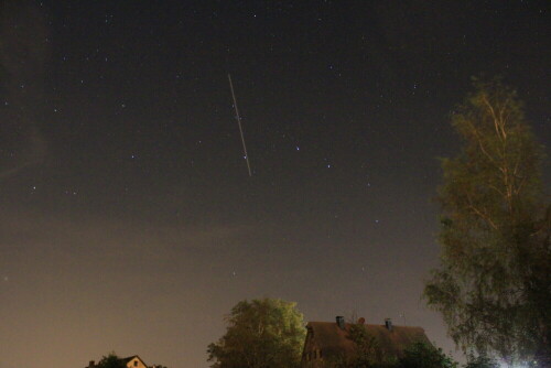 Versuch Sternschnuppen zu fotografieren. Nicht ganz gelungen :)

Aufnameort: Mittelfranken
Kamera: Canon EOS 600D