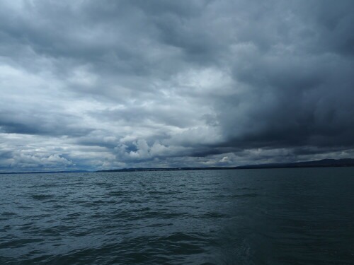 Wetterumschwung (Sommergewitter) auf dem Bodensee


Kamera: Olympus OM-D E-M10 Body