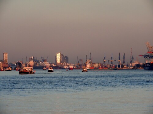 abendstimmung-mit-blick-in-den-hamburger-hafen-16510.jpeg