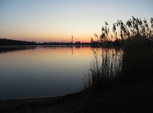 Still ruht der See

Aufnameort: Bocholt am Aasee
Kamera: Canon Powershot SX240 HS