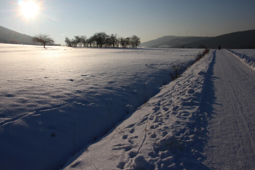 sonnenschein-uber-einer-schneeflache-18472.jpeg