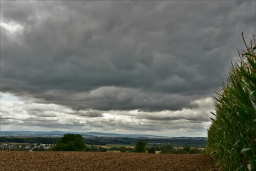 dunkle Wolken

Aufnameort: Wetterau
Kamera: Nikon D7200