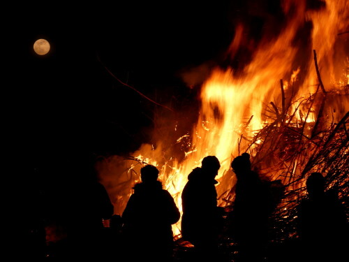 osterfeuer-mit-ostervollmond-20480.jpeg