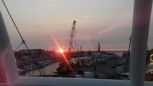 Blick gen Hafen

Aufnameort: Bensersiel, Hafen
Kamera: Handy