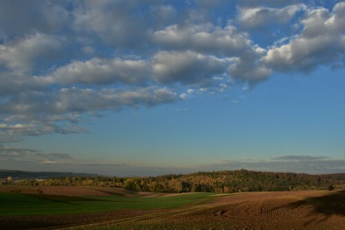 die Felder sind abgeerntet, der Herbst hat Einzug in die Wetterau gehalten

Aufnameort: Wetterau
Kamera: Nikon D7200