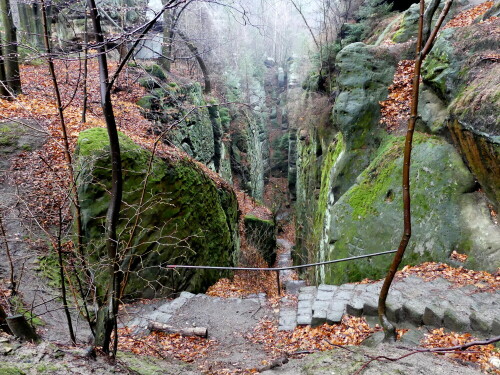 

Aufnameort: Kuhstall Elbsandsteingebirge
Kamera: Panasonic Lumix FZ 300