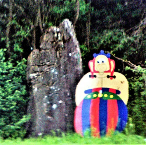 Ein Hinkelstein scheint vorhanden - fehlt nun noch der Obelix?

Aufnameort: Eibach westliche Ausfahrt in Richtung Dillenburg
Kamera: Medion Camcorder